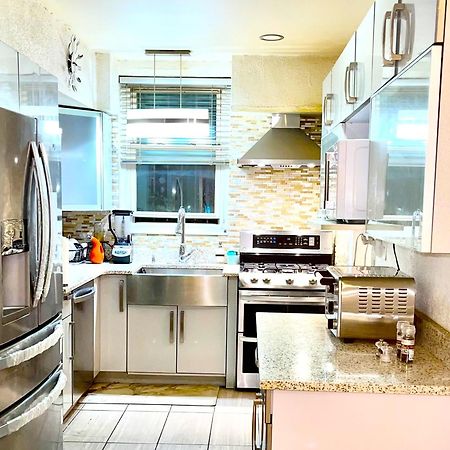 Lga Airport 3 Mins, 3 Bedroom Duplex House, Parking And Private Backyard, 9Mins Subway! New York Kültér fotó