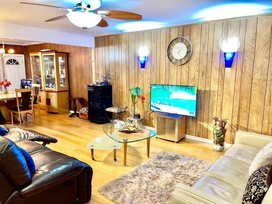Lga Airport 3 Mins, 3 Bedroom Duplex House, Parking And Private Backyard, 9Mins Subway! New York Kültér fotó