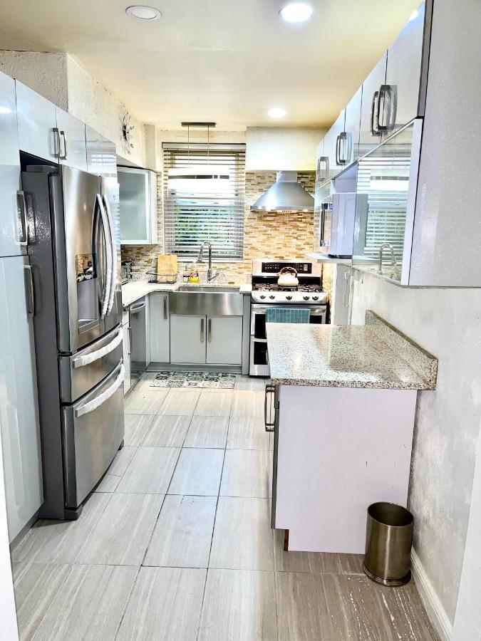 Lga Airport 3 Mins, 3 Bedroom Duplex House, Parking And Private Backyard, 9Mins Subway! New York Kültér fotó